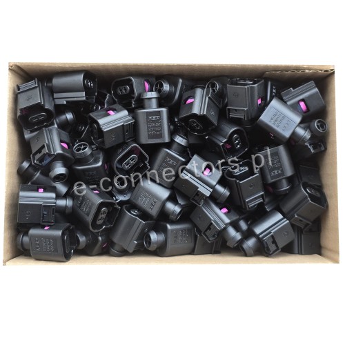 Wtyczki FEP 8K0973702.JPG