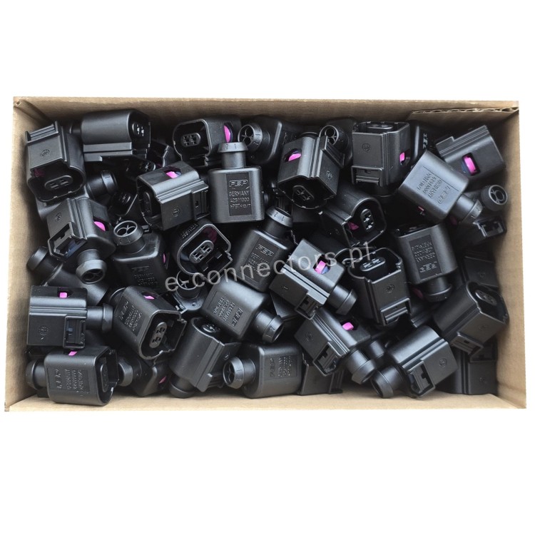 Wtyczki FEP 8K0973702.JPG